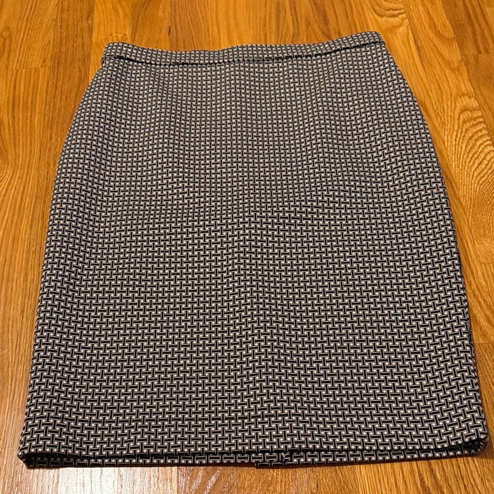 Ann Taylor Midi length stretch skirt, size M